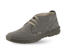 Male boots of the "Clarks" type in beige nubuck