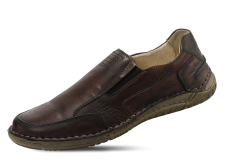 Men's shoes with a ribbing in dark brown color