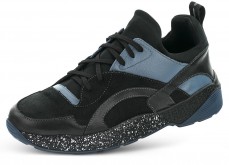 Men's sports shoes in black and grey