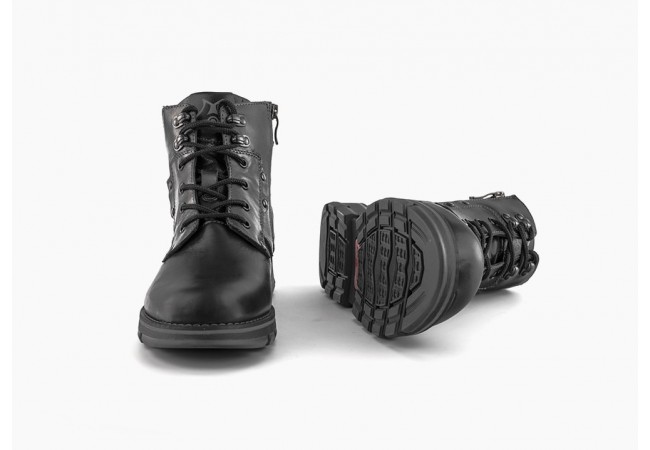 Male boots with zipper in black 360° Image